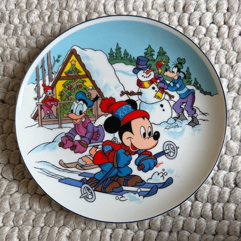 Disney Decorative Festive Skiing Adventure Plate - 1985